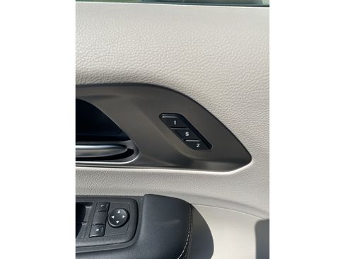 Used 2023 Chrysler Pacifica Touring-L image 17