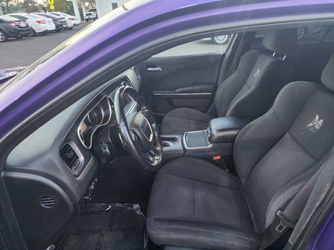 Used 2018 Dodge Charger R/T Scat Pack image 9