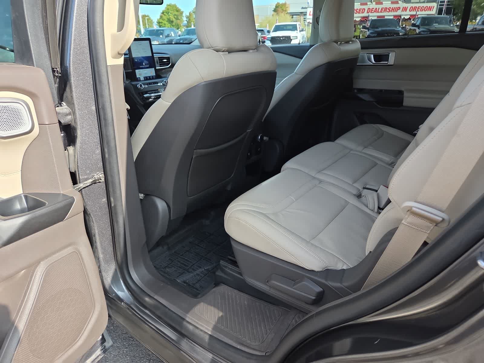 Used 2020 Ford Explorer Platinum w/ Premium Technology Package AWD/4WD image 20