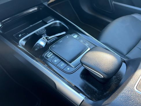 Used 2022 Mercedes-Benz GLB 250 w/ Premium Package Lite image 16