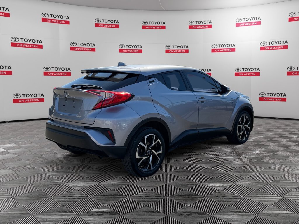 Used 2019 Toyota C-HR XLE FWD image 5