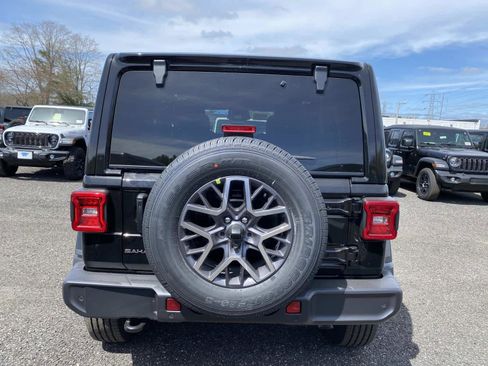 New 2026 Jeep Wrangler Unlimited Sahara AWD/4WD image 4