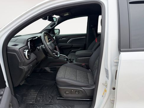 Used 2024 Chevrolet Colorado Z71 w/ Z71 Convenience Package 2 image 9