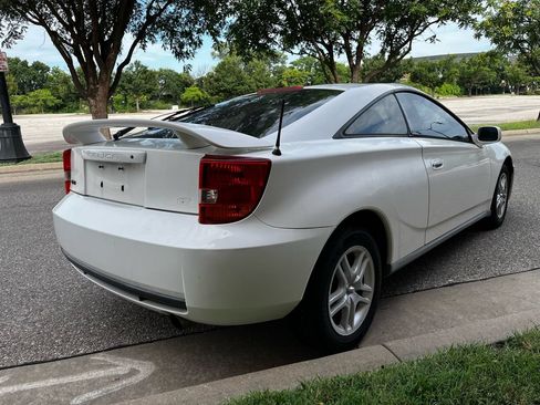 Used 2000 Toyota Celica GT FWD image 3