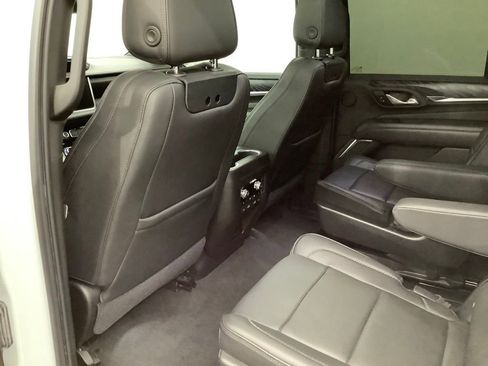 Used 2021 GMC Yukon Denali w/ Denali Premium Package AWD/4WD image 7