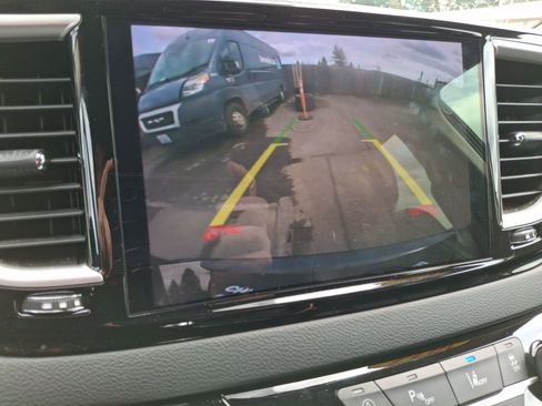 Certified 2024 Chrysler Pacifica Touring-L FWD image 18