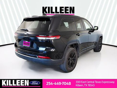 Used 2024 Jeep Grand Cherokee Altitude image 8