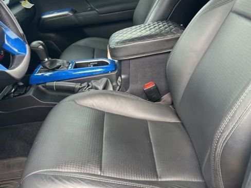 Used 2022 Toyota Tacoma TRD Off-Road w/ TRD Premium Off Road Package image 12