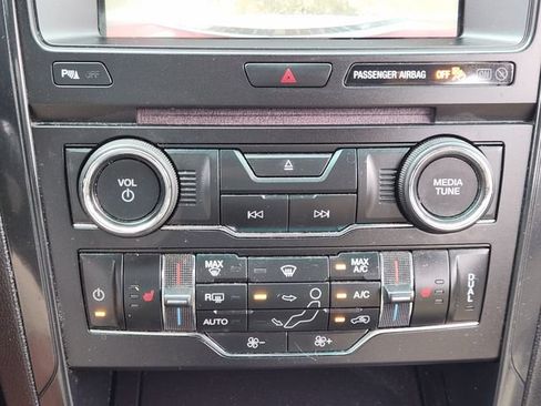 Used 2017 Ford Explorer XLT w/ Equipment Group 202A FWD image 14