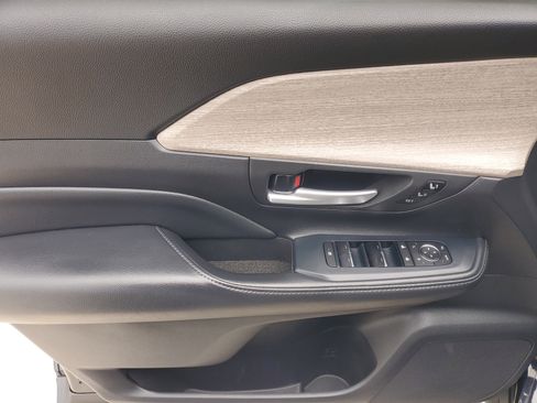 Certified 2025 Toyota Grand Highlander FWD image 21