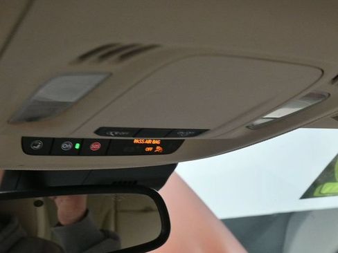 Used 2022 Buick Envision Essence w/ Safety Package FWD image 21