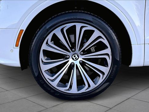 Used 2021 Bentley Bentayga image 9