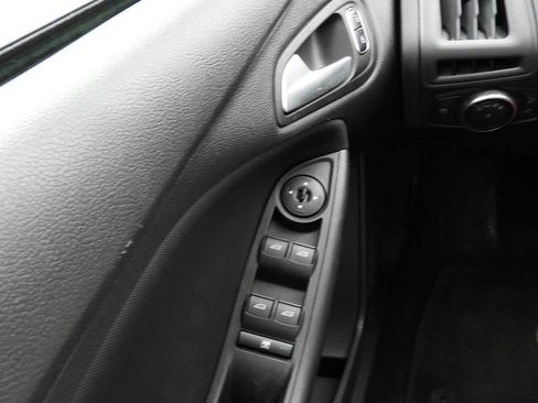 Used 2017 Ford Focus SE FWD image 18