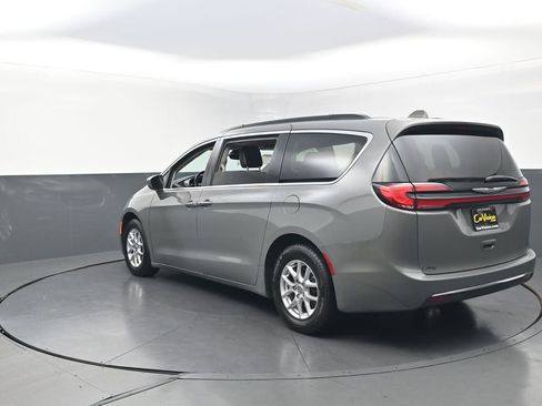 Used 2022 Chrysler Pacifica Touring-L FWD image 14