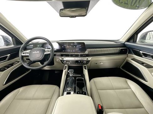 Used 2023 Kia Telluride EX w/ EX Captain's Chair Package AWD/4WD image 3