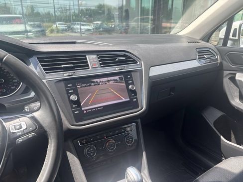 Used 2020 Volkswagen Tiguan SE FWD image 2