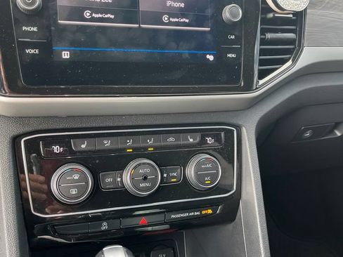 Used 2022 Volkswagen Atlas Cross Sport SE AWD/4WD image 25