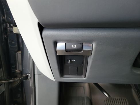 Used 2025 Land Rover Defender 90 S image 23