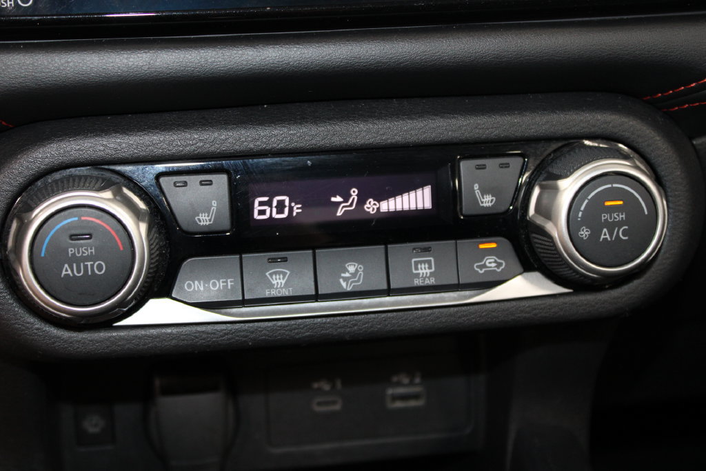 Used 2024 Nissan Versa SR FWD image 41