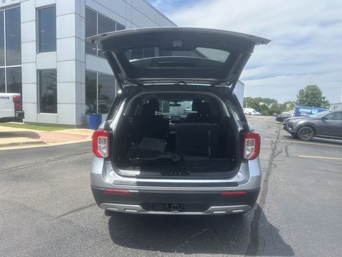 Used 2023 Ford Explorer XLT w/ Equipment Group 202A image 5