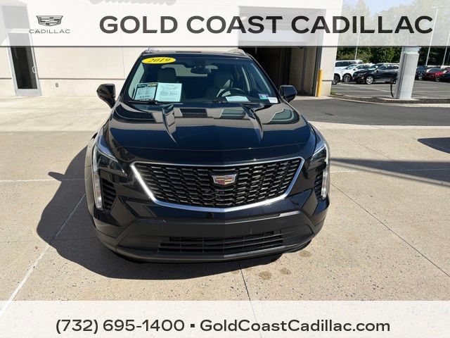 Used 2019 Cadillac XT4 Luxury w/ Cold Weather Package FWD image 5