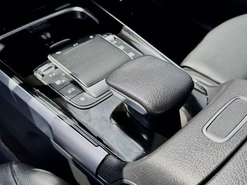 Certified 2022 Mercedes-Benz GLB 250 4MATIC image 25