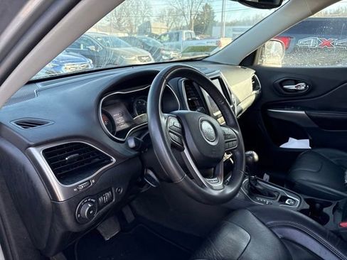 Used 2021 Jeep Cherokee Latitude Lux w/ Comfort/Convenience Group image 9