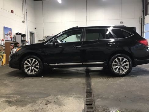 Used 2017 Subaru Outback 2.5i Touring image 10