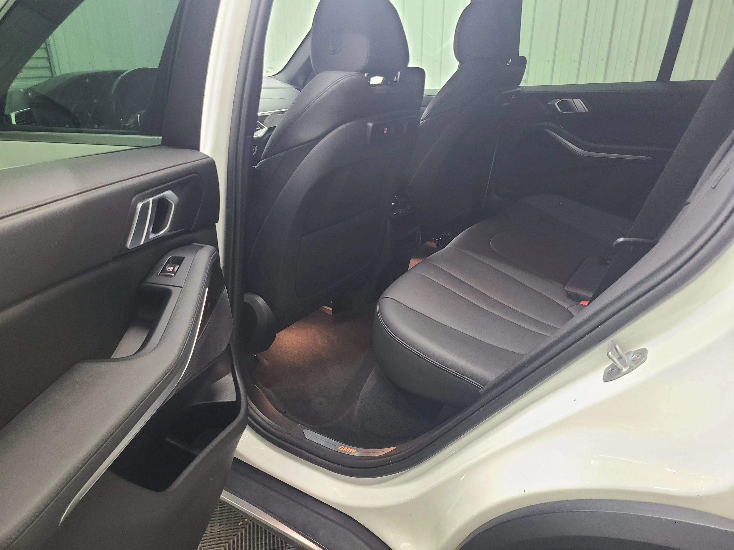 Used 2019 BMW X5 xDrive40i w/ Parking Assistance Package AWD/4WD image 36