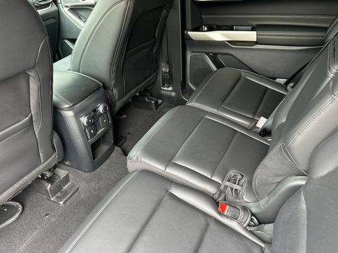 Used 2021 Ford Explorer XLT w/ Equipment Group 202A RWD image 11