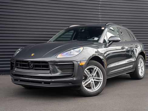 Certified 2026 Porsche Macan AWD/4WD image 1