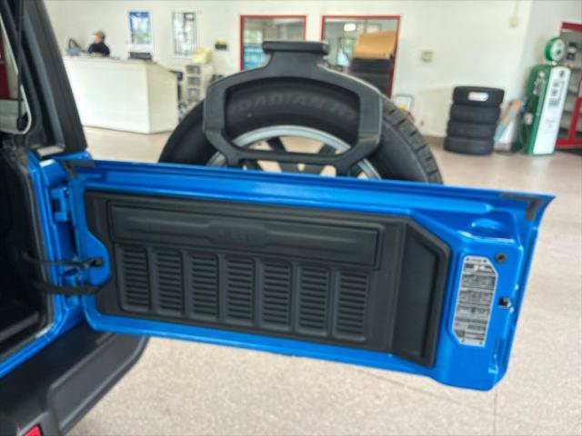 Certified 2024 Jeep Wrangler Unlimited w/ Convenience Group AWD/4WD image 26