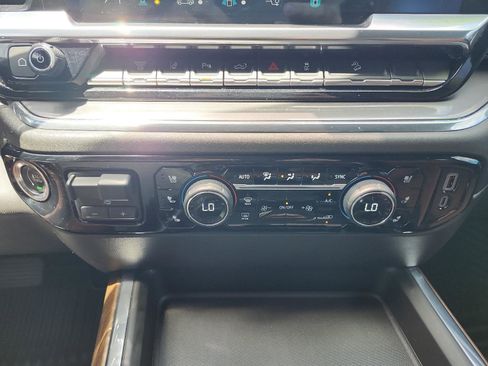 Used 2024 Chevrolet Silverado 2500 High Country w/ High Country Premium Package AWD/4WD image 22