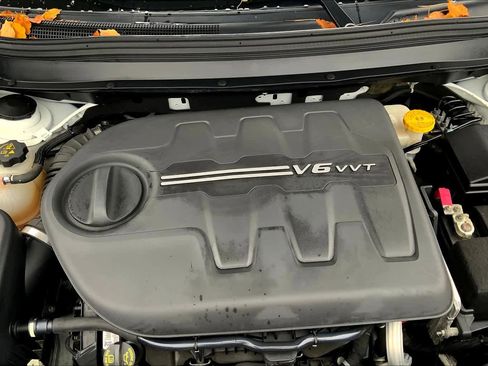 Used 2017 Jeep Cherokee Limited image 30