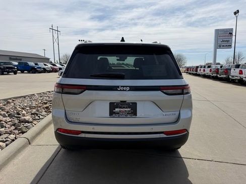 New 2026 Jeep Grand Cherokee Limited image 7