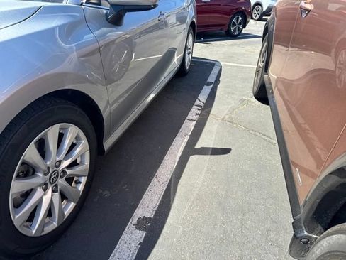 Used 2019 Toyota Camry LE FWD image 2