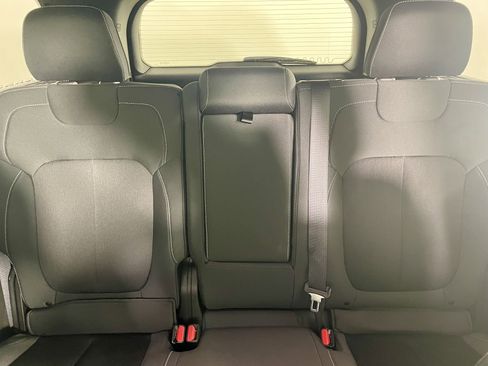 Certified 2025 Jeep Grand Cherokee Laredo image 25