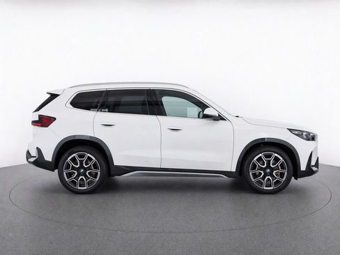Used 2025 BMW X1 xDrive28i w/ Technology Package AWD/4WD image 2