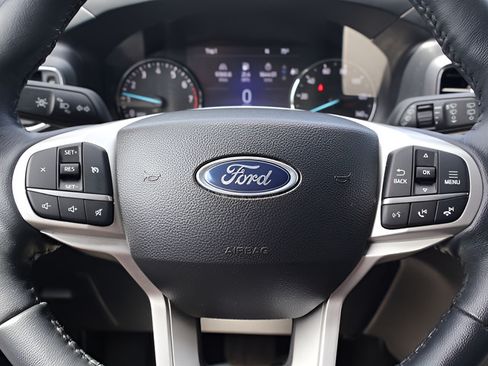 Used 2023 Ford Explorer XLT w/ Equipment Group 202A AWD/4WD image 21