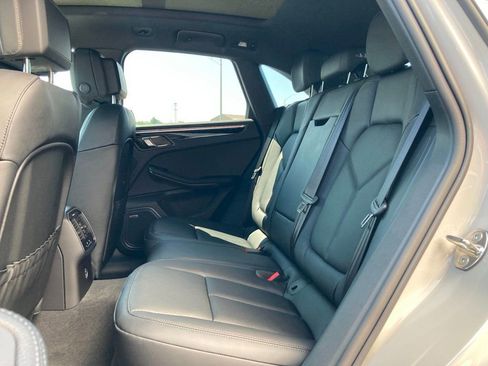 Used 2025 Porsche Macan AWD/4WD image 30