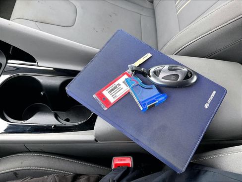 Used 2025 Hyundai Elantra SEL image 30