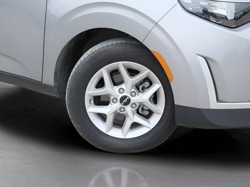Used 2025 Kia Soul LX FWD image 36