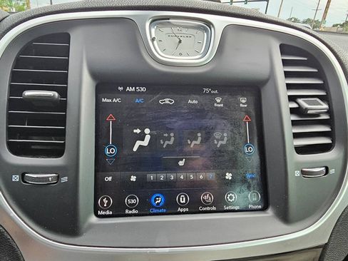 Used 2019 Chrysler 300 Touring w/ Quick Order Package 2EF RWD image 17