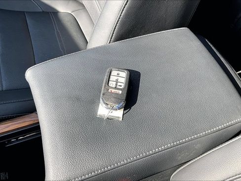Used 2020 Honda CR-V Touring image 11