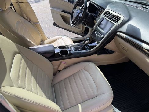 Used 2013 Ford Fusion SE FWD image 19