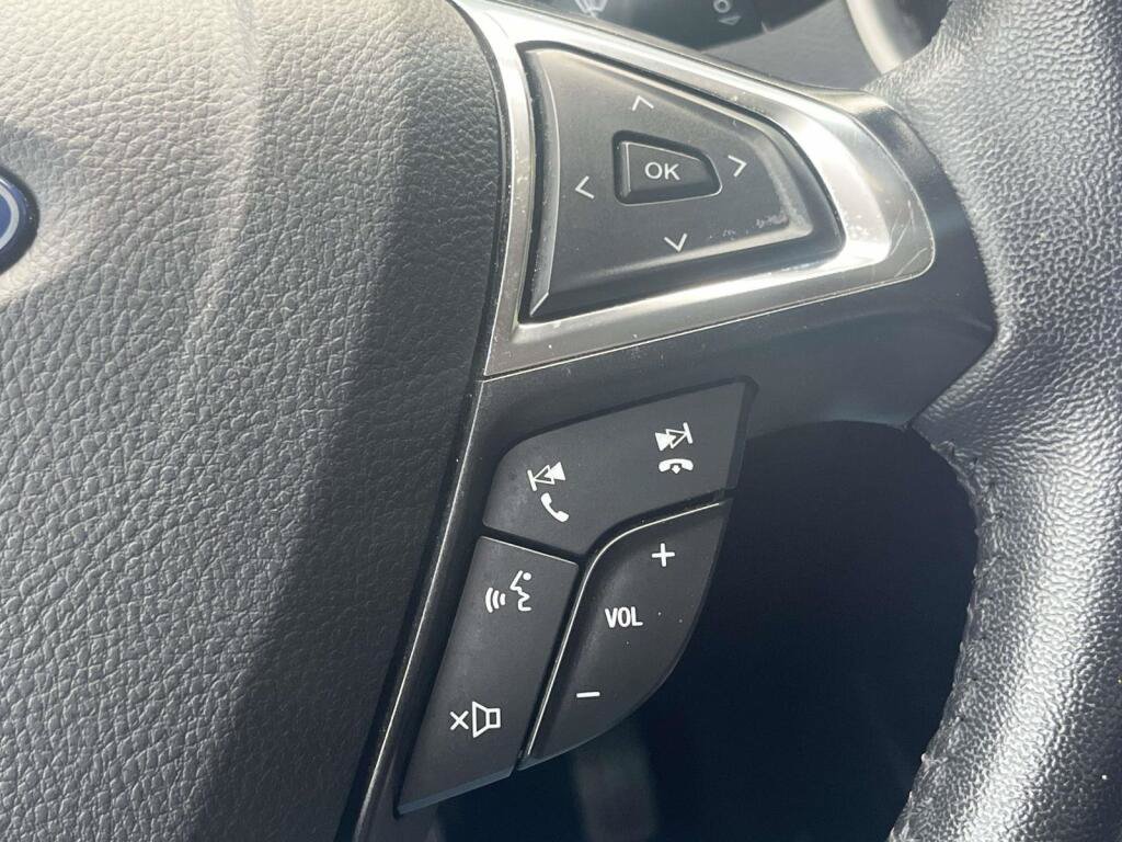 Used 2024 Ford Edge SEL AWD/4WD image 30