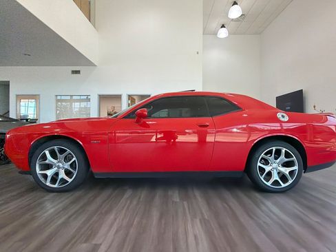 Used 2016 Dodge Challenger R/T RWD image 9