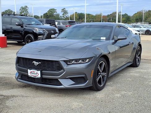 Used 2025 Ford Mustang Coupe image 3