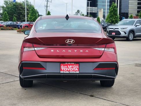 Used 2025 Hyundai Elantra SEL FWD image 6