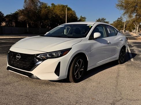 Used 2025 Nissan Sentra SV image 3